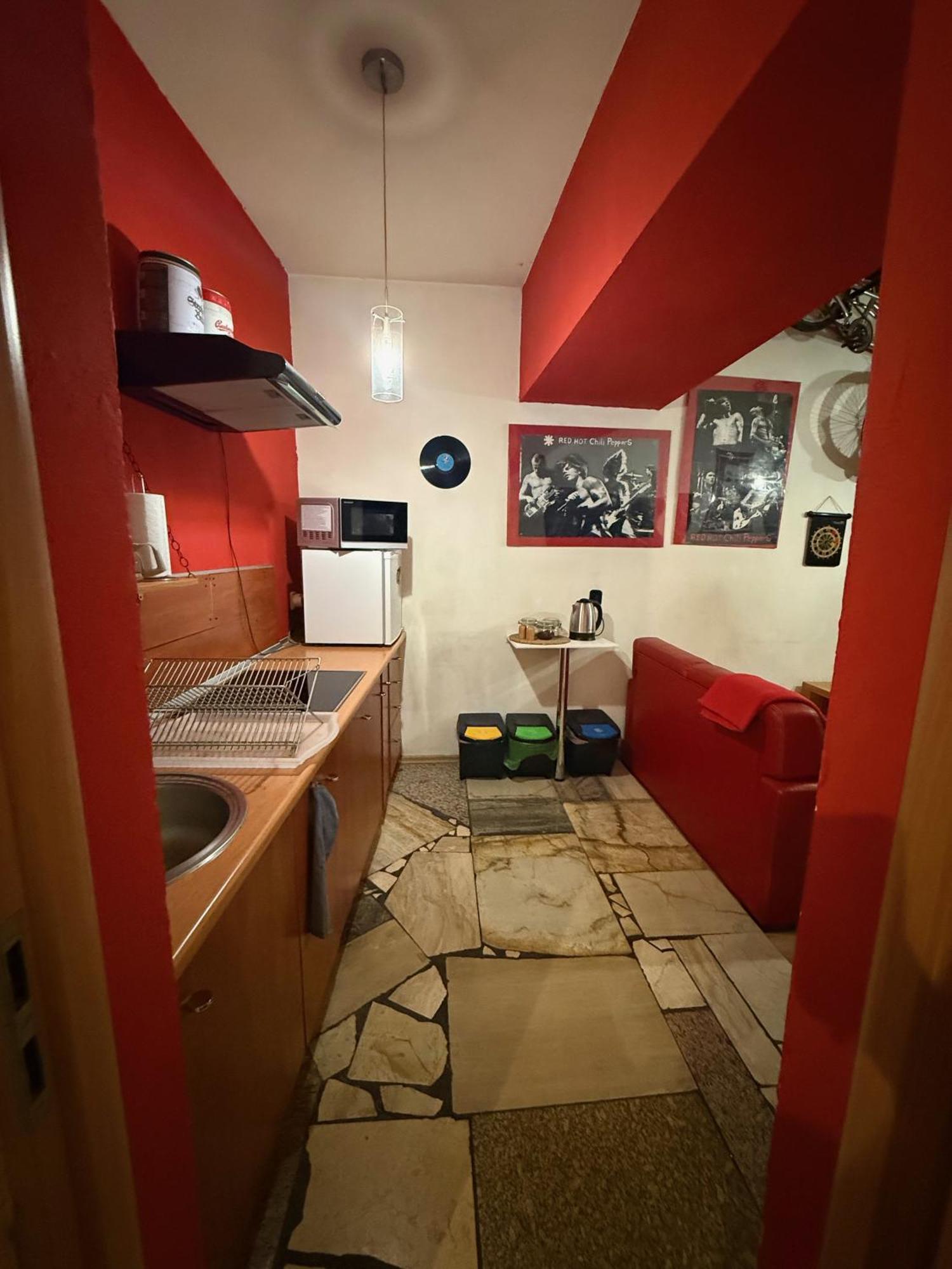 Studio Red And White Apartment Lodz  Exterior photo