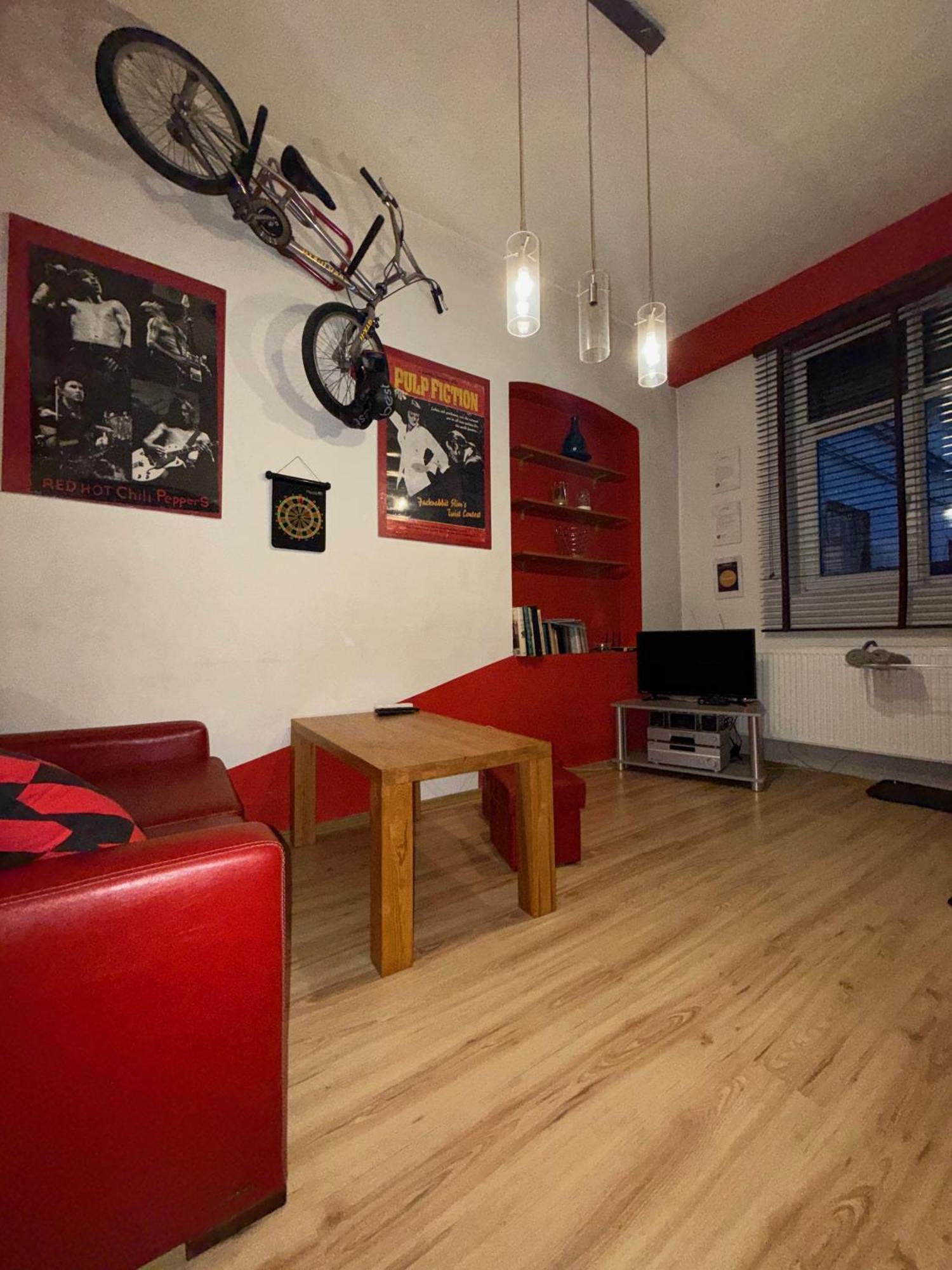Studio Red And White Apartment Lodz  Exterior photo
